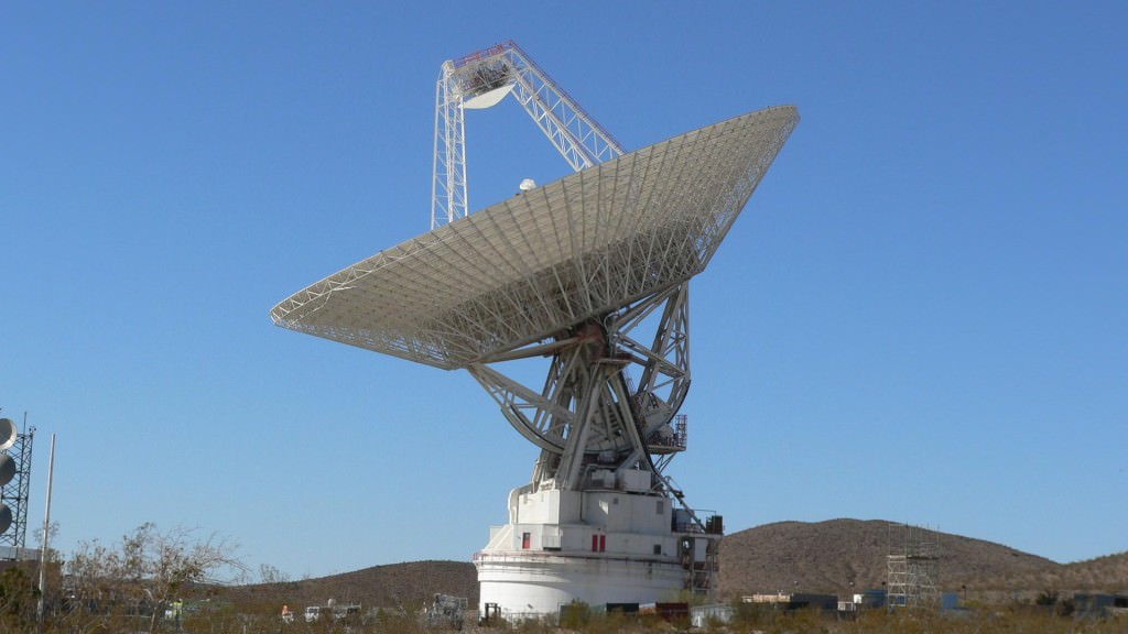 Спутниковая антенна, установленная в Калифорнии